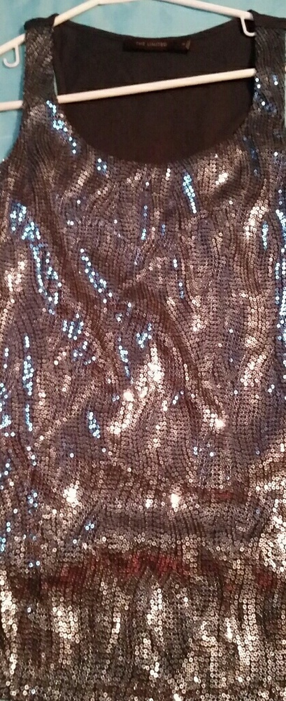 Sleeveless sequined front top with black backside